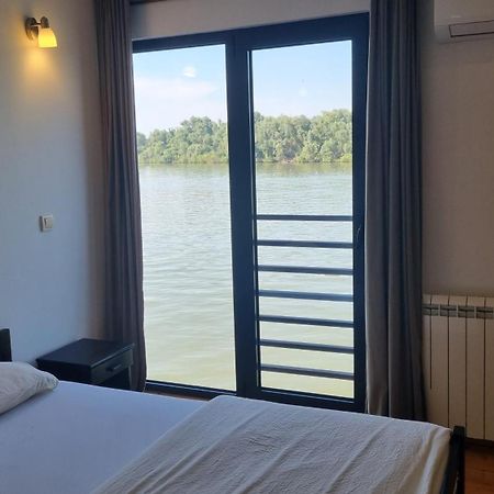 بلغراد B&B Botel Charlie المظهر الخارجي الصورة