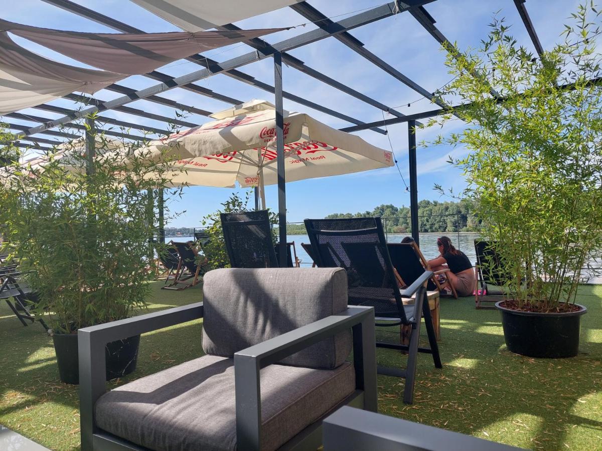 بلغراد B&B Botel Charlie المظهر الخارجي الصورة