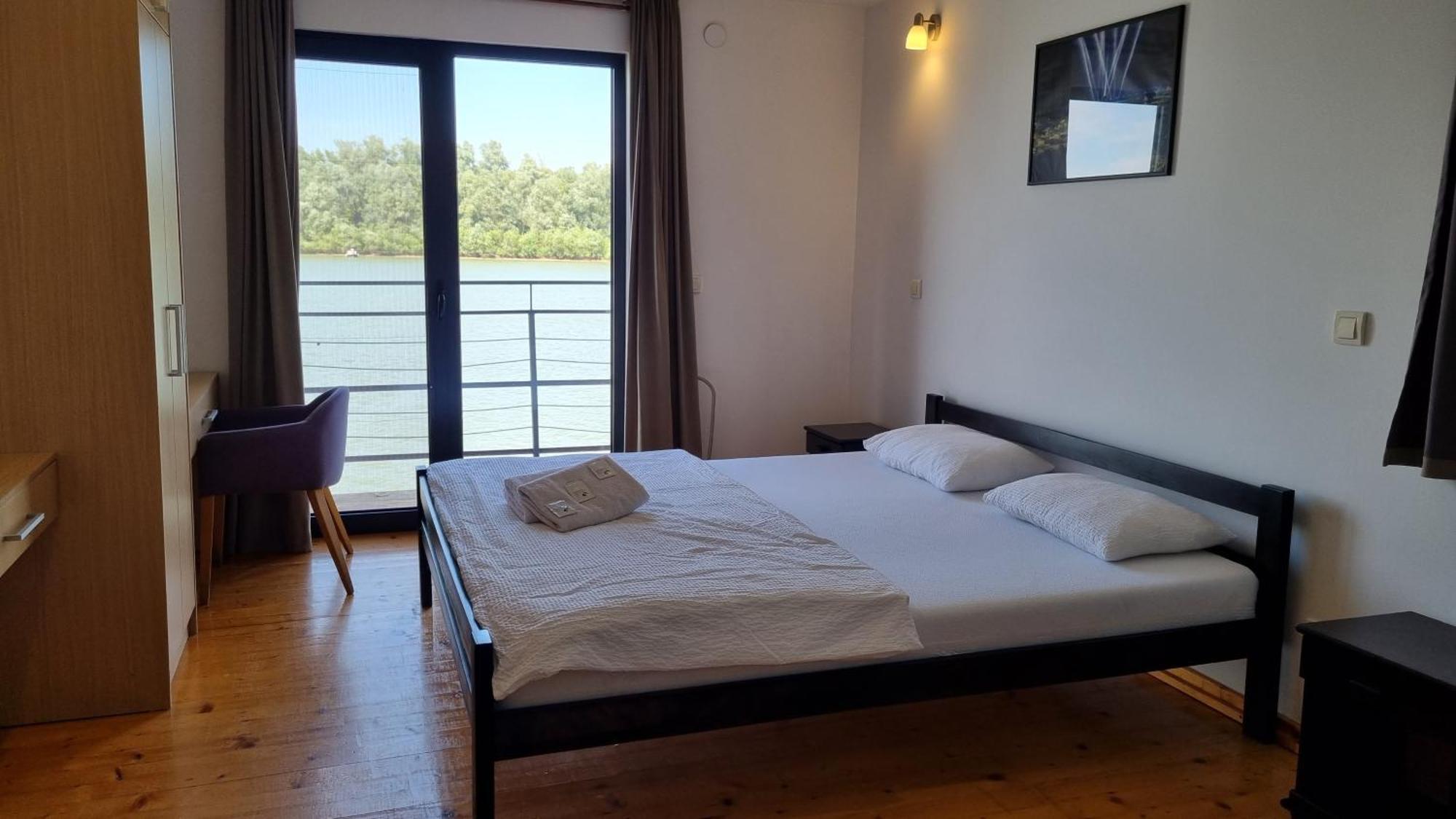 بلغراد B&B Botel Charlie المظهر الخارجي الصورة