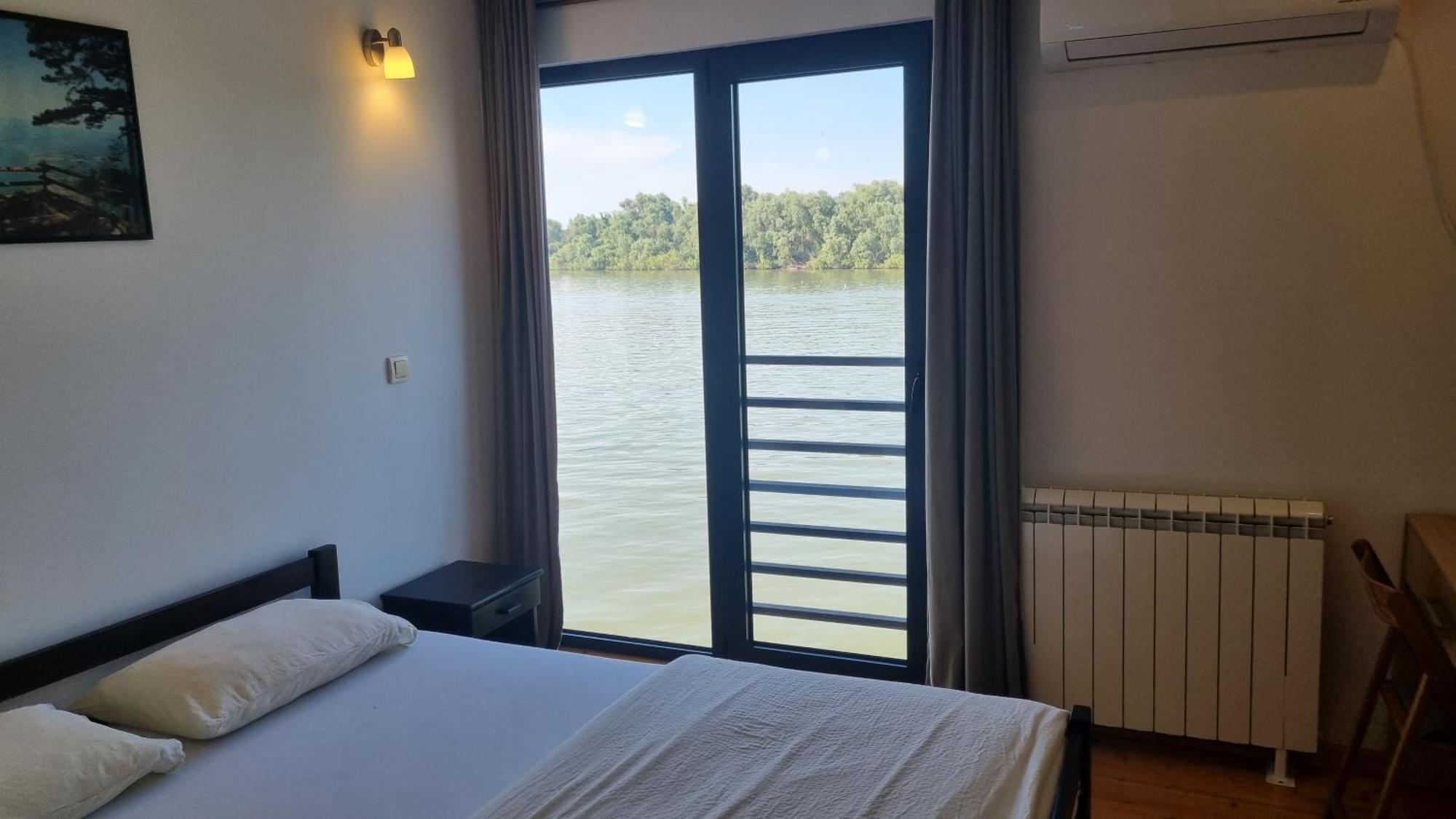بلغراد B&B Botel Charlie المظهر الخارجي الصورة