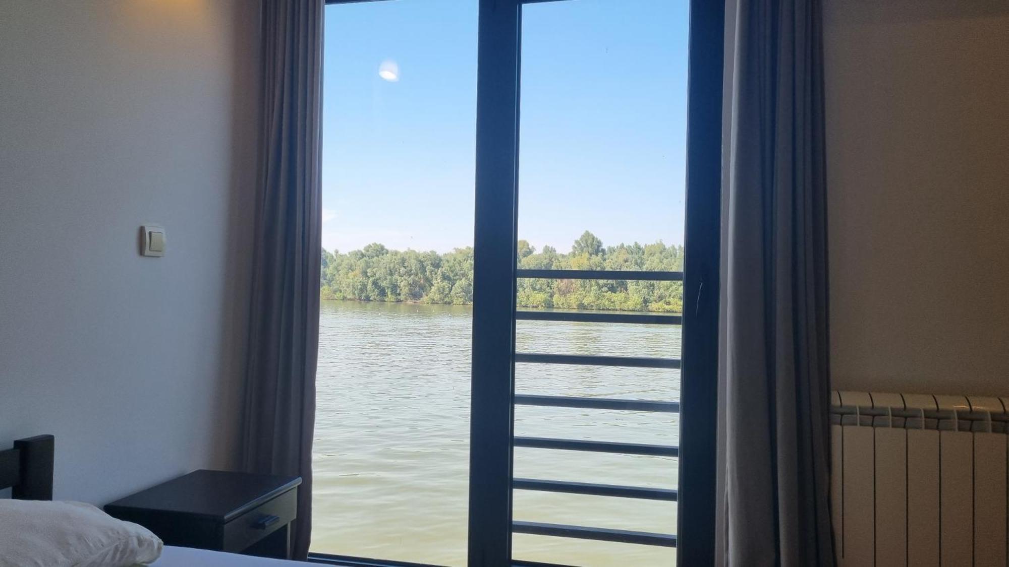 بلغراد B&B Botel Charlie المظهر الخارجي الصورة