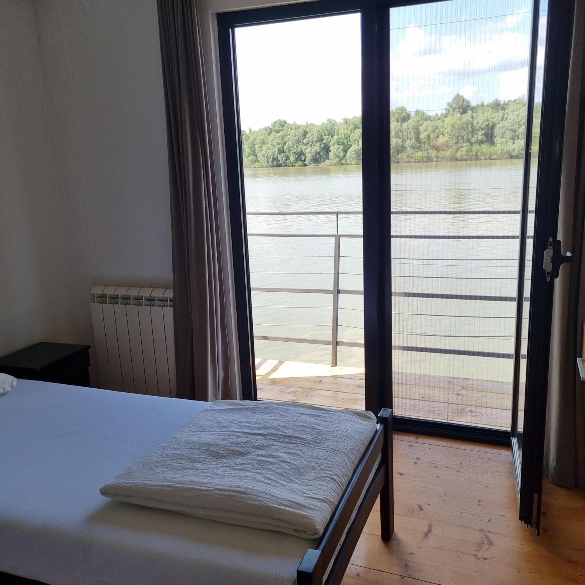 بلغراد B&B Botel Charlie الغرفة الصورة