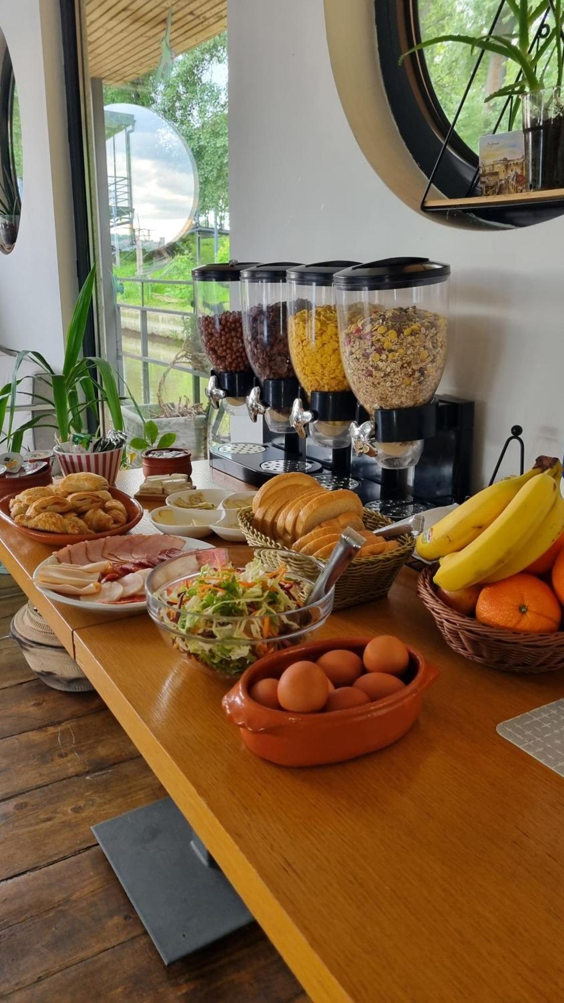 بلغراد B&B Botel Charlie المظهر الخارجي الصورة