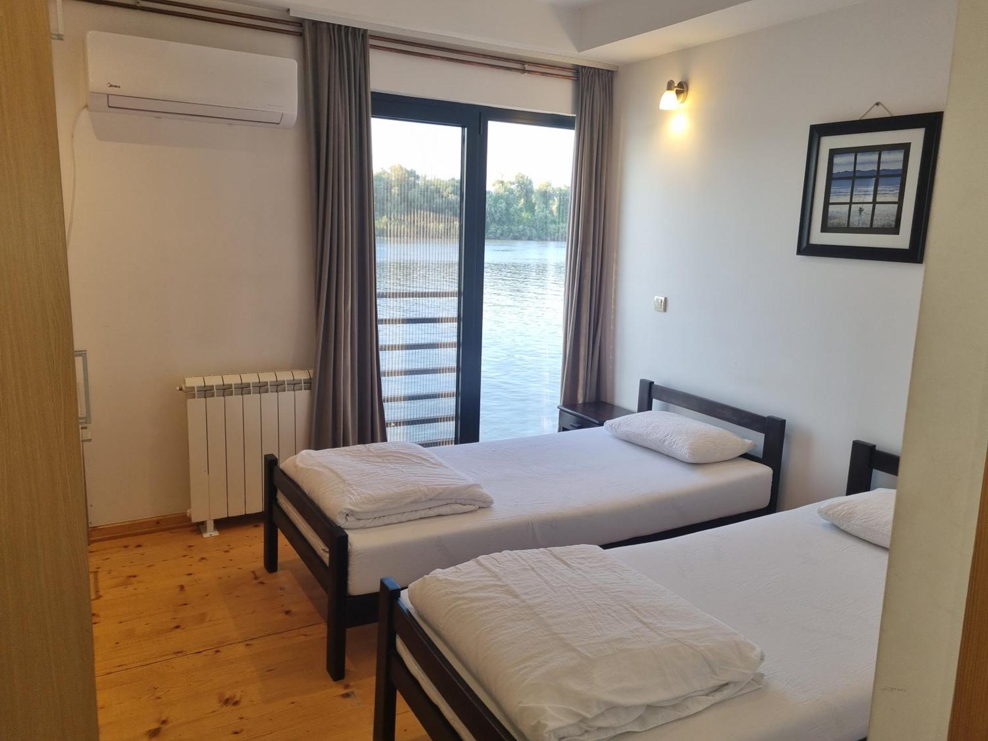 بلغراد B&B Botel Charlie الغرفة الصورة