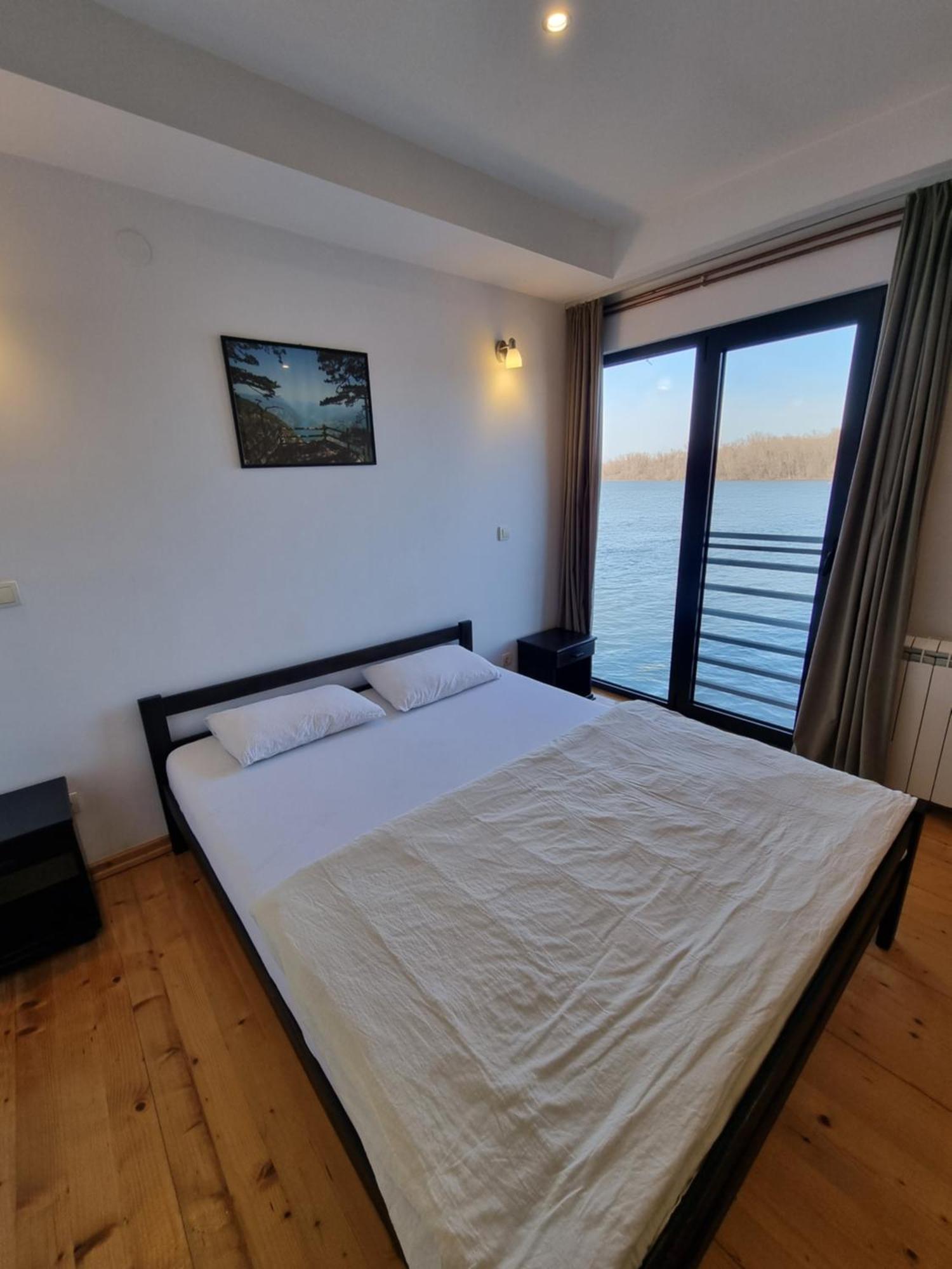بلغراد B&B Botel Charlie الغرفة الصورة