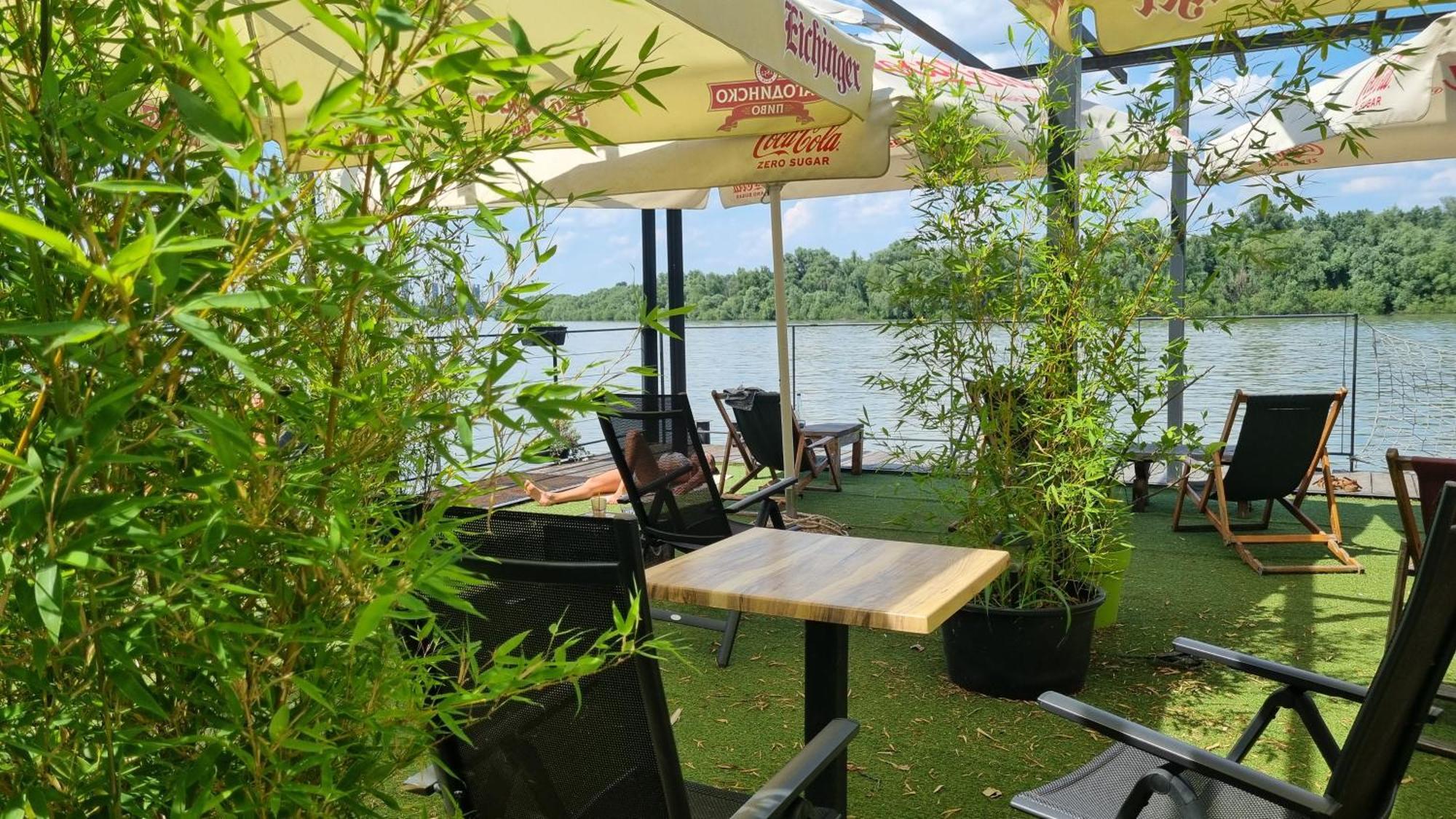 بلغراد B&B Botel Charlie المظهر الخارجي الصورة