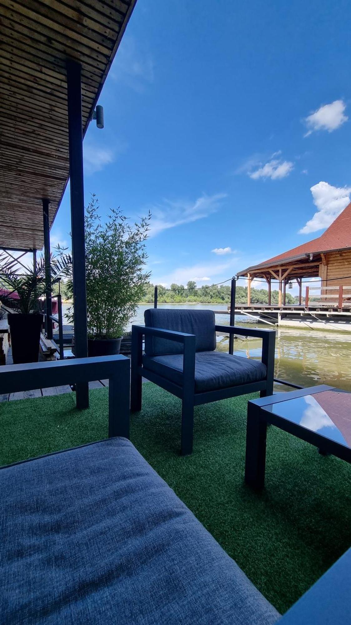 بلغراد B&B Botel Charlie المظهر الخارجي الصورة