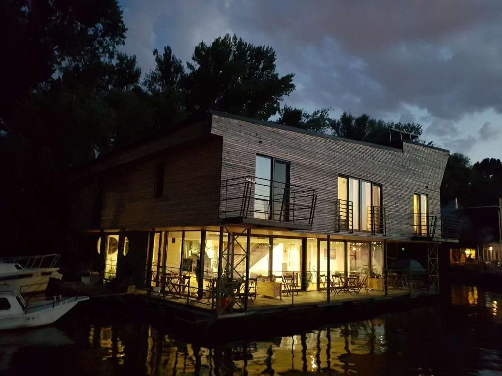 بلغراد B&B Botel Charlie المظهر الخارجي الصورة