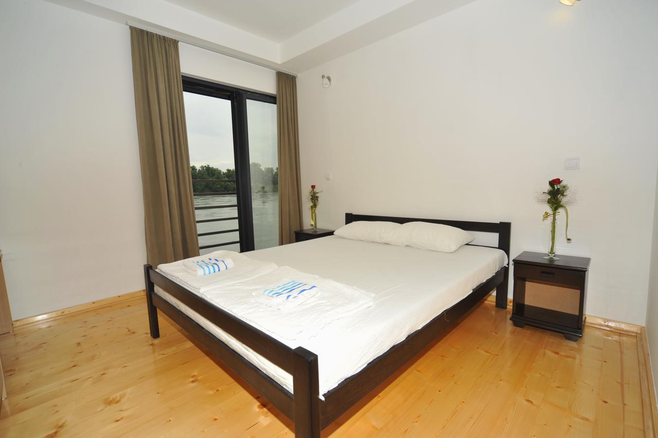 بلغراد B&B Botel Charlie المظهر الخارجي الصورة