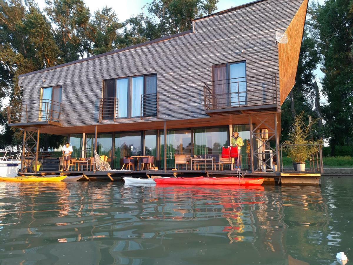 بلغراد B&B Botel Charlie المظهر الخارجي الصورة